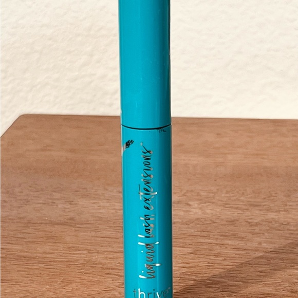 Thrive Causemetics Liquid Lash Extensions Mascara in black - Picture 2 of 4